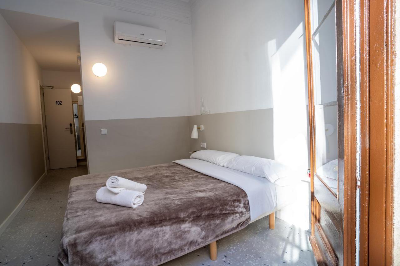 Hostal Hera Barcelona Exterior photo