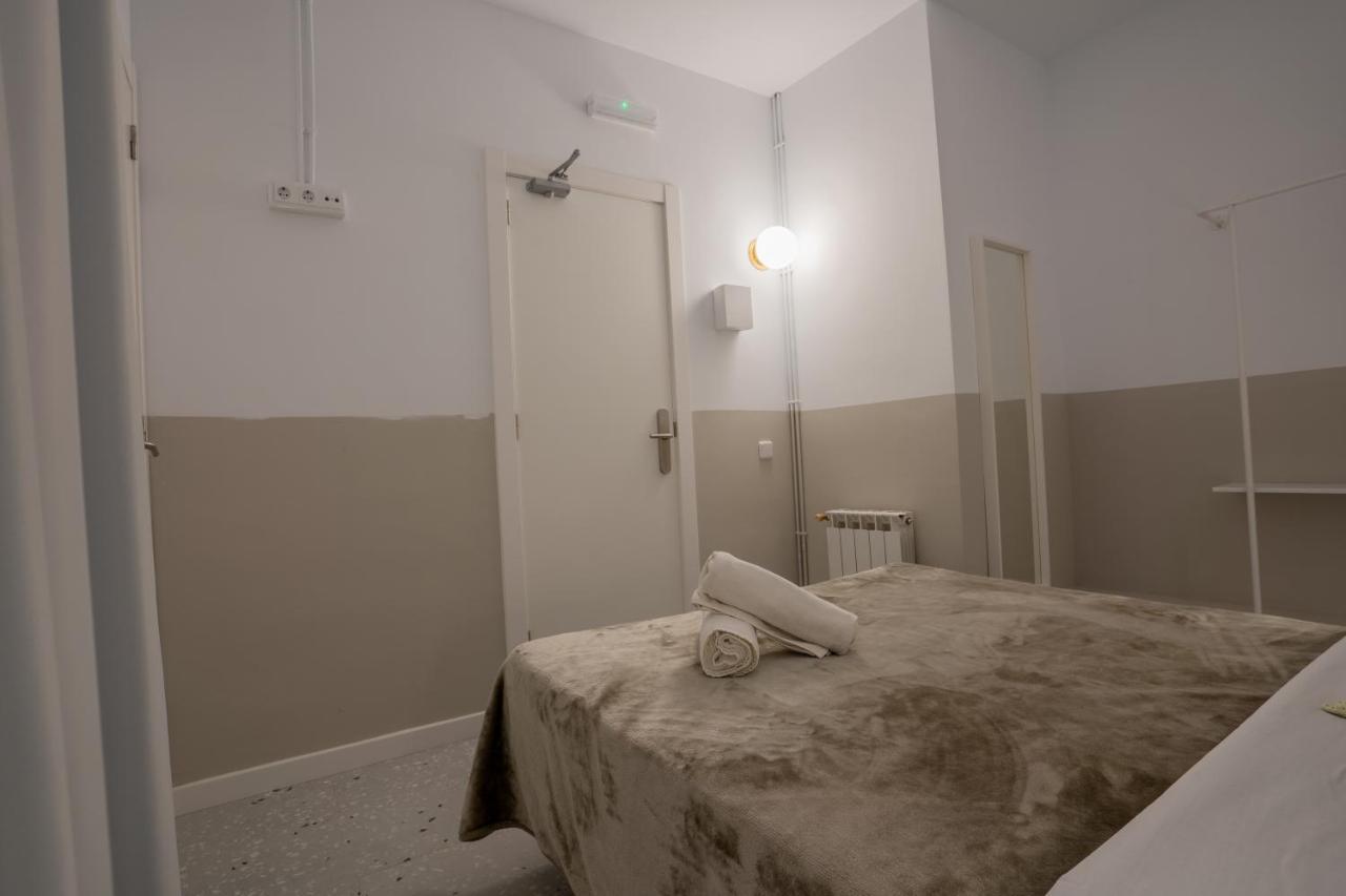 Hostal Hera Barcelona Exterior photo