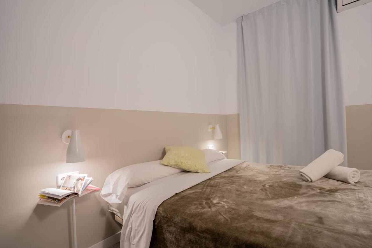 Hostal Hera Barcelona Exterior photo