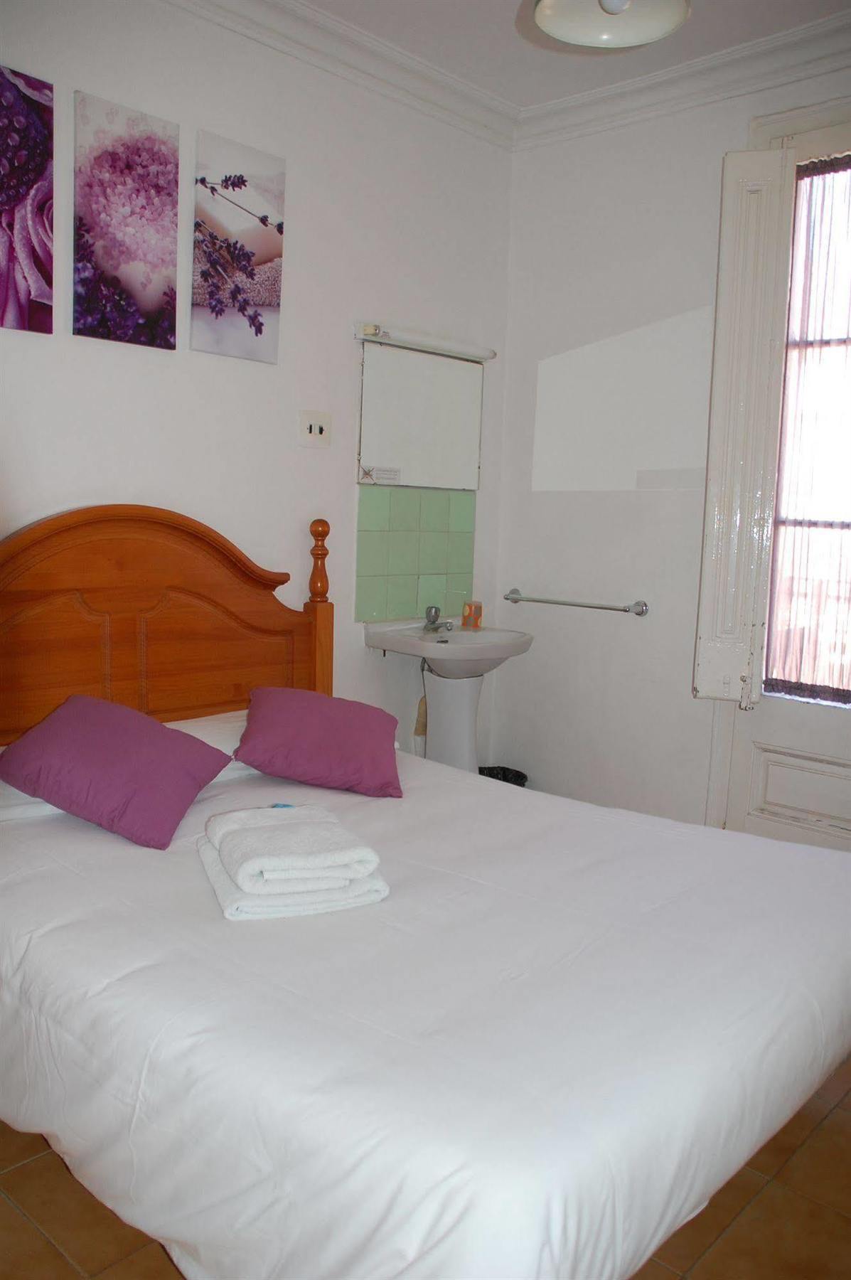 Hostal Hera Barcelona Exterior photo